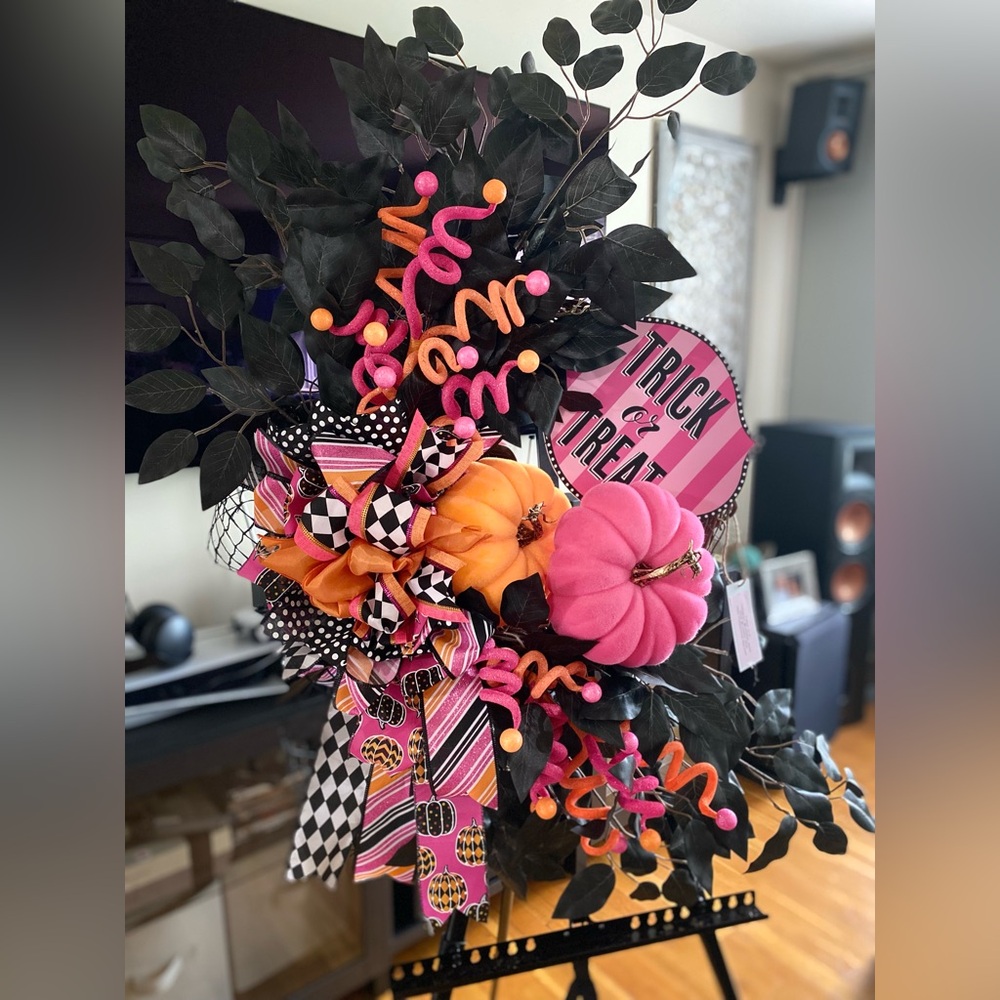 33”x 21” Trick or treat pumpkin spice, Halloween wreath for front door